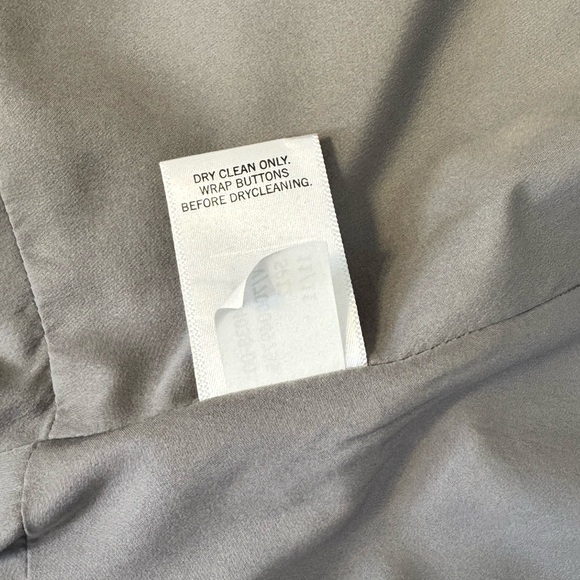 Banana Republic, crew neck top, cap-sleeve, light grey, size 10 - Picture 7 of 7